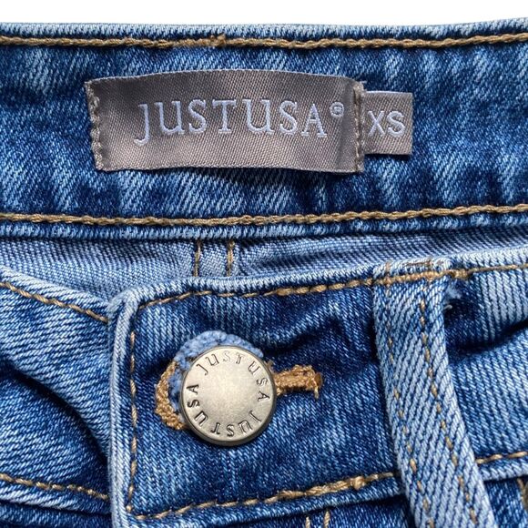 Just USA Medium Wash Denim Mid-Rise Cut-Off Jean Shorts Frayed Zip Fly Size XS - Picture 2 of 3